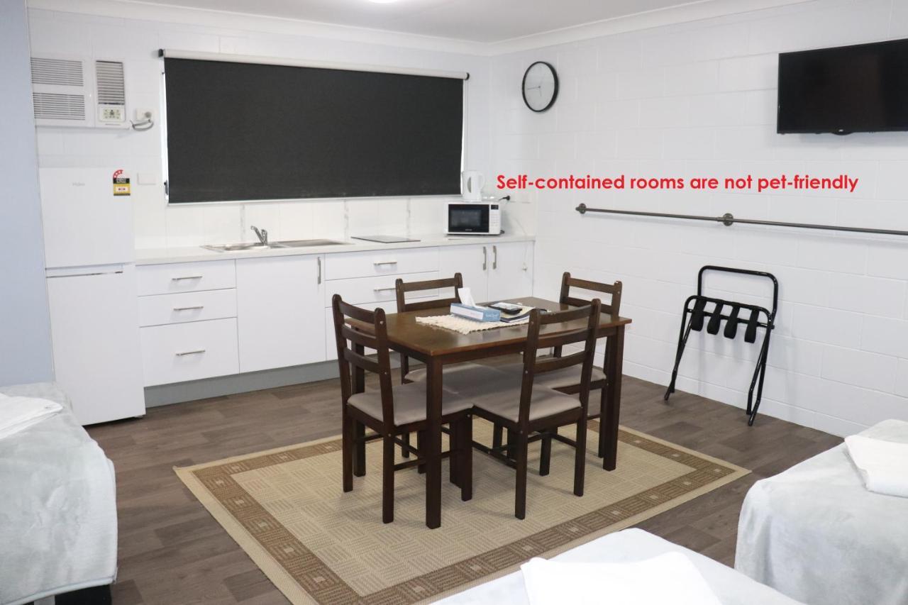 טאונסביל Spanish Lace Motor Inn מראה חיצוני תמונה