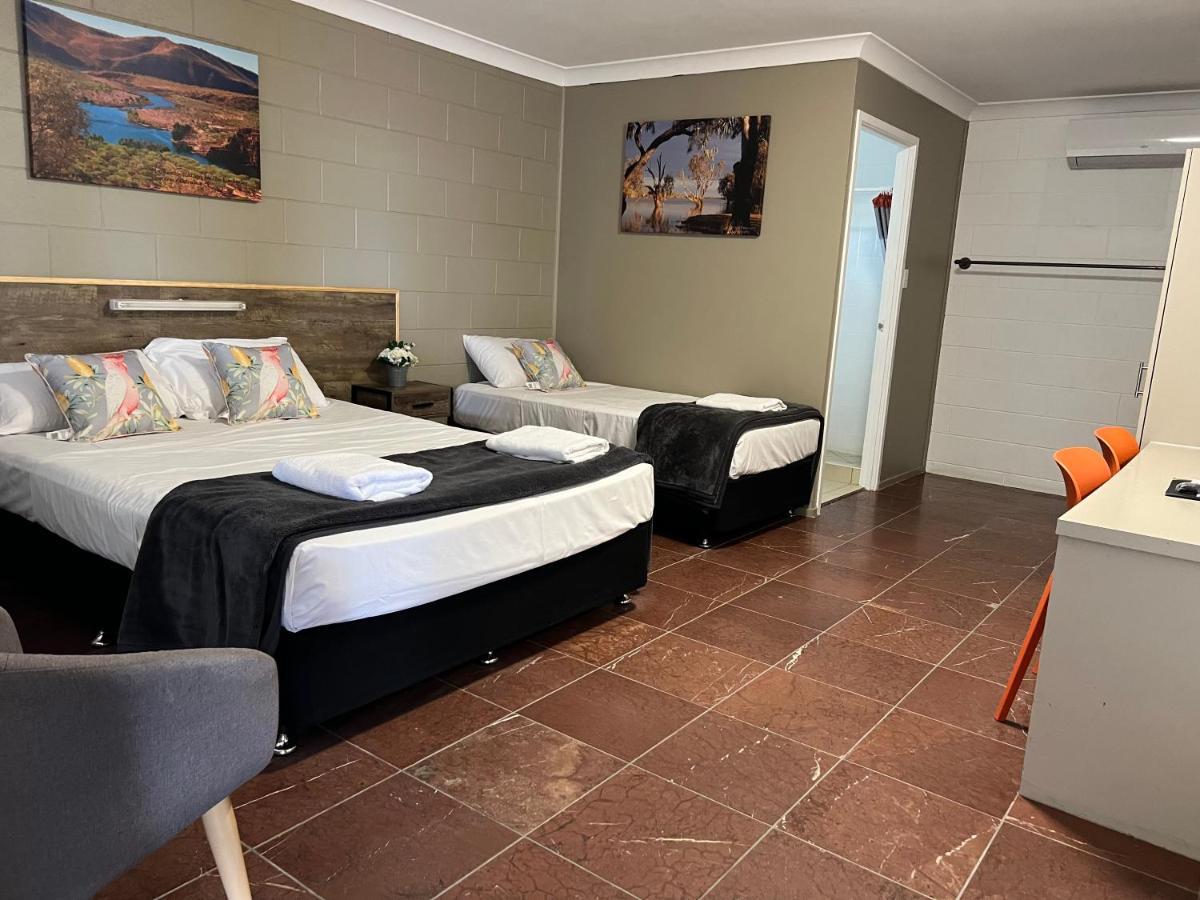 טאונסביל Spanish Lace Motor Inn מראה חיצוני תמונה
