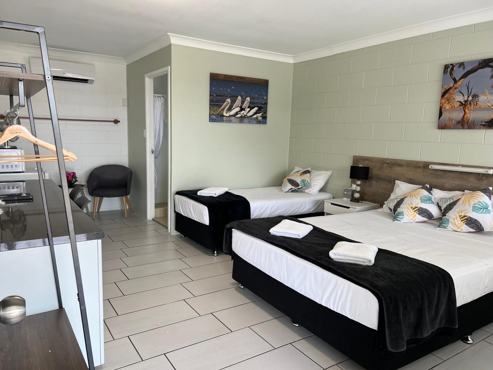 טאונסביל Spanish Lace Motor Inn מראה חיצוני תמונה