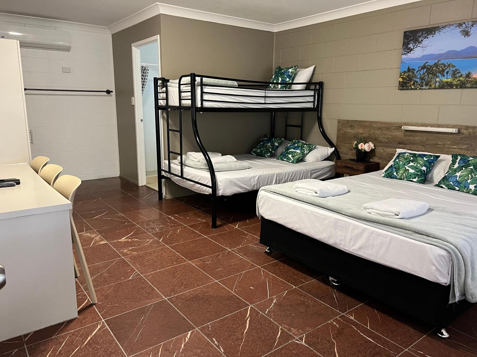 טאונסביל Spanish Lace Motor Inn מראה חיצוני תמונה