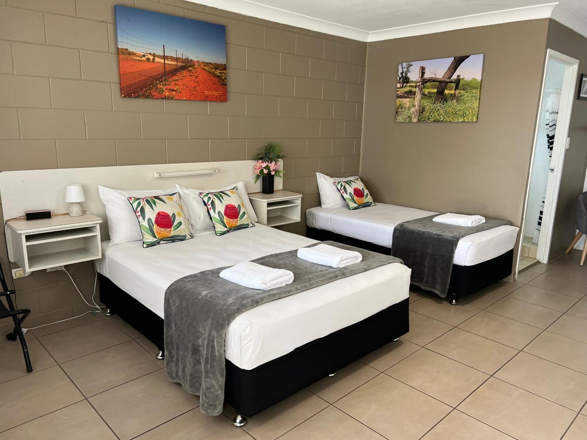 טאונסביל Spanish Lace Motor Inn מראה חיצוני תמונה