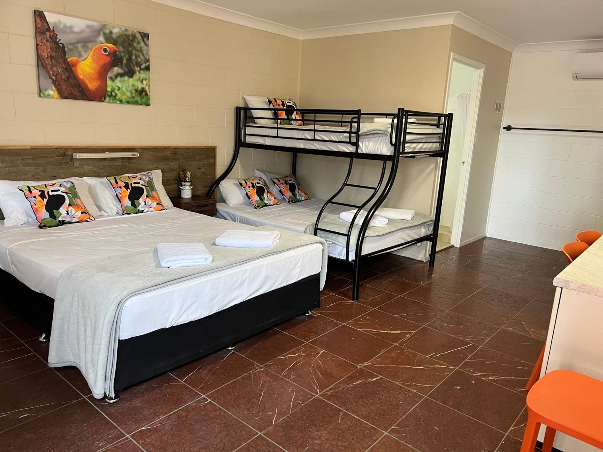 טאונסביל Spanish Lace Motor Inn מראה חיצוני תמונה