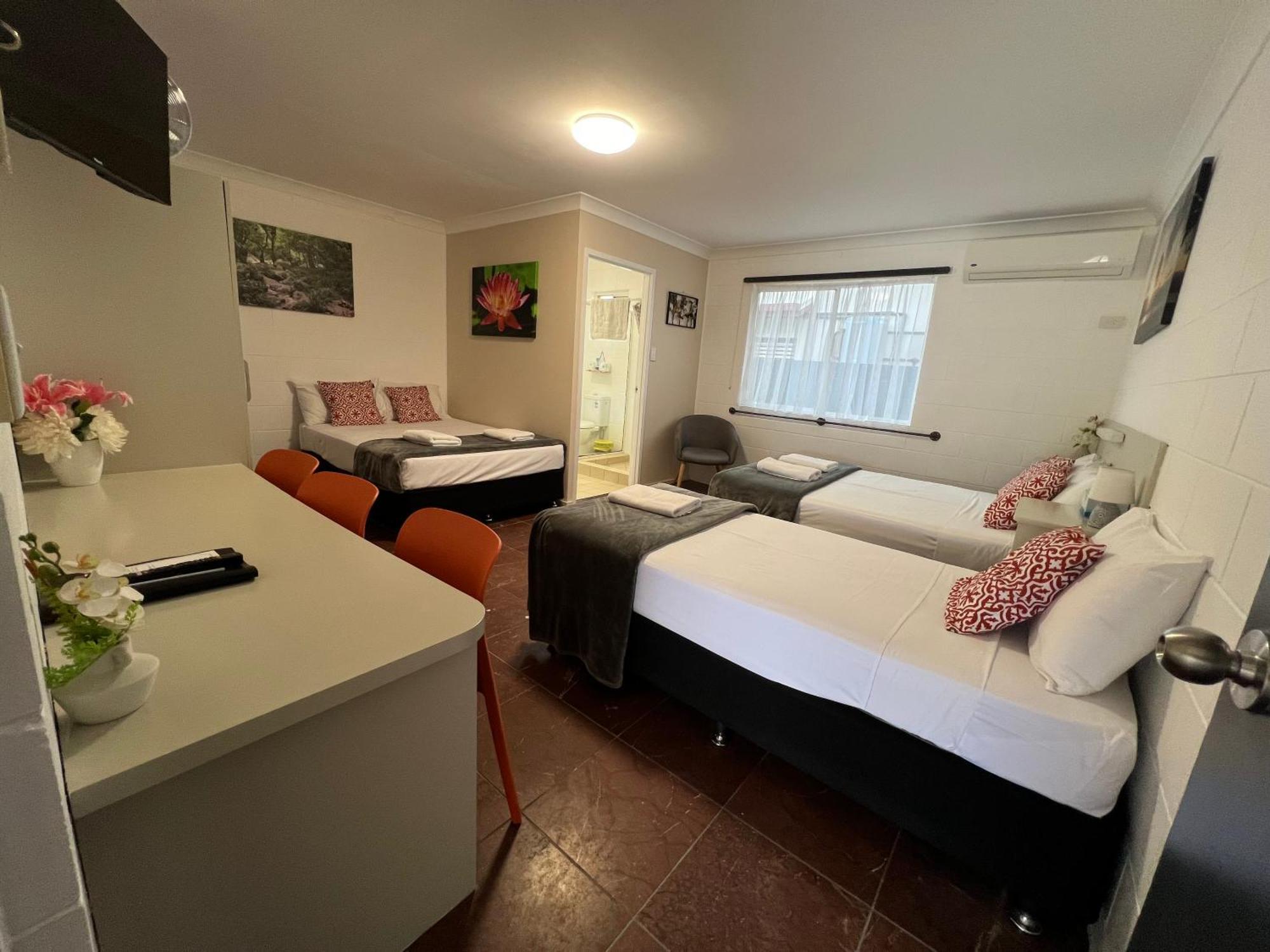 טאונסביל Spanish Lace Motor Inn מראה חיצוני תמונה