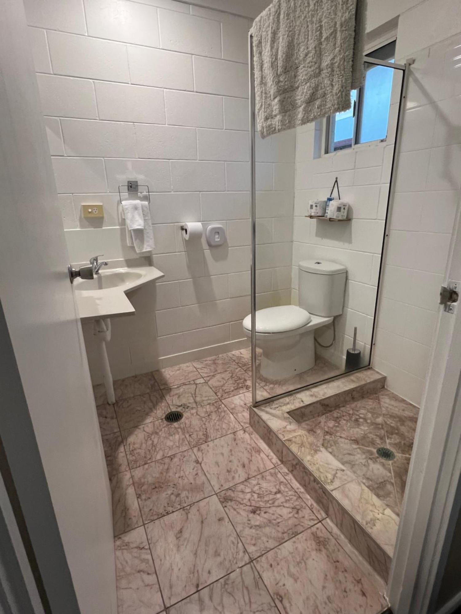 טאונסביל Spanish Lace Motor Inn מראה חיצוני תמונה