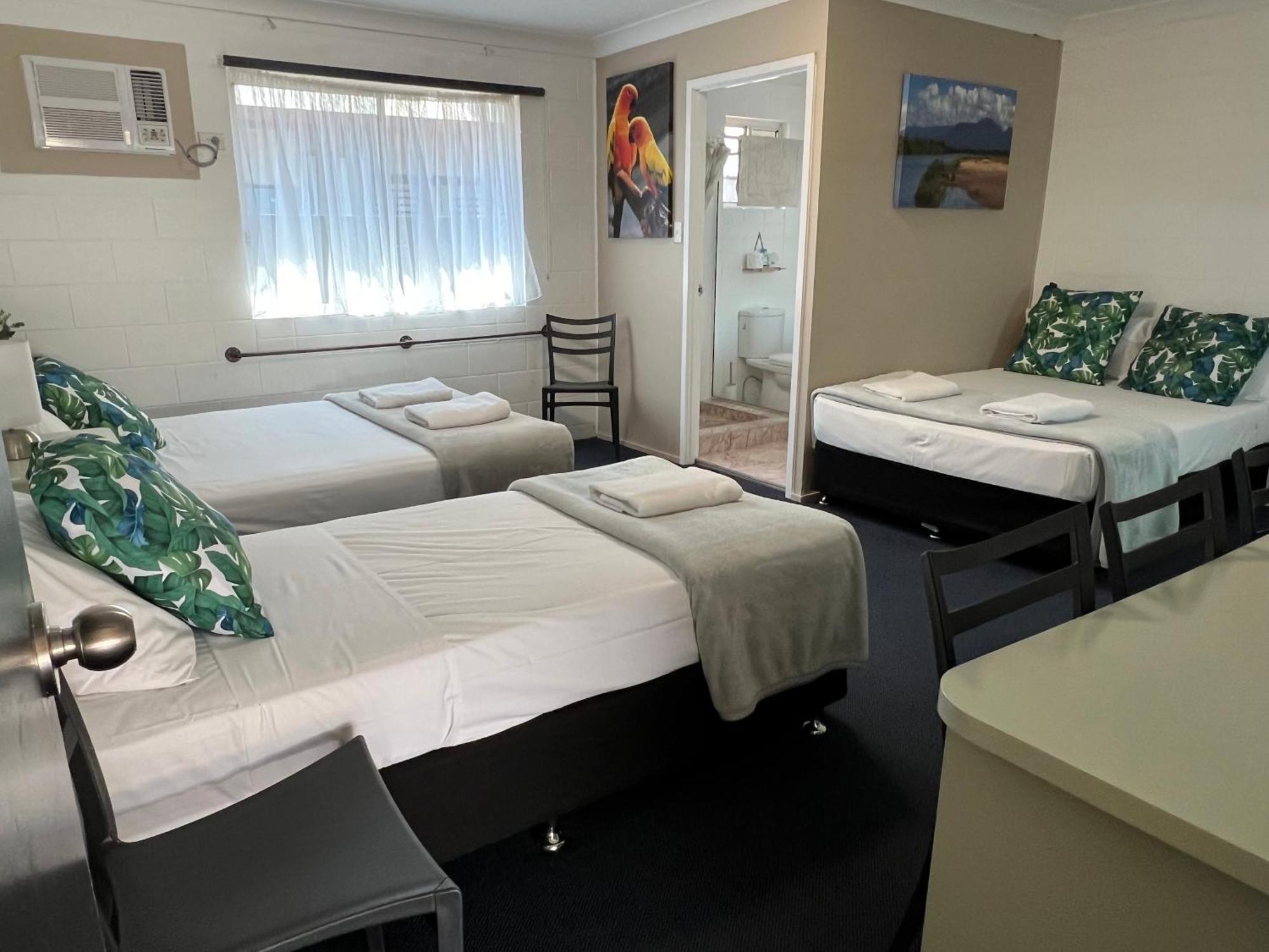 טאונסביל Spanish Lace Motor Inn מראה חיצוני תמונה