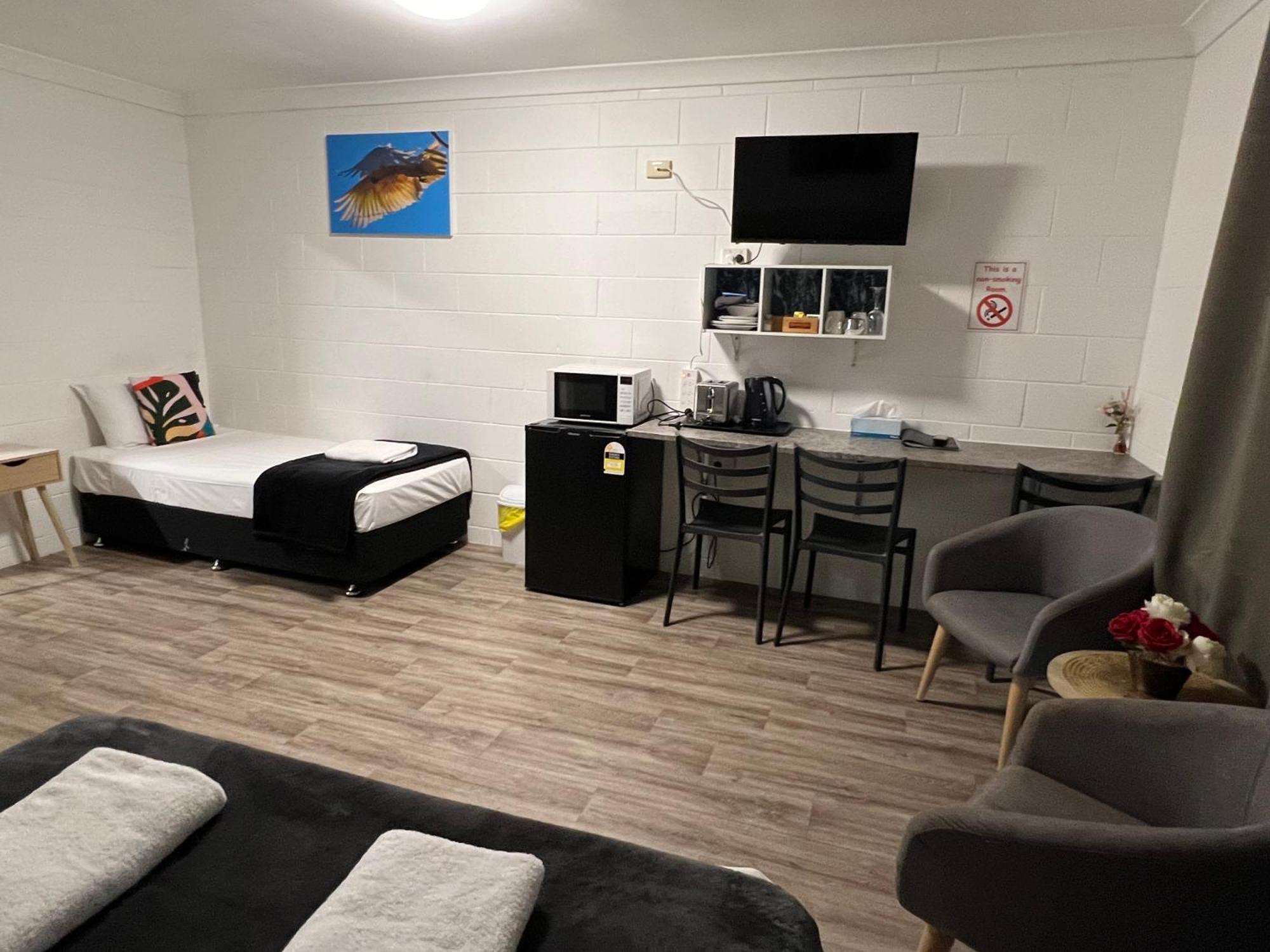 טאונסביל Spanish Lace Motor Inn מראה חיצוני תמונה