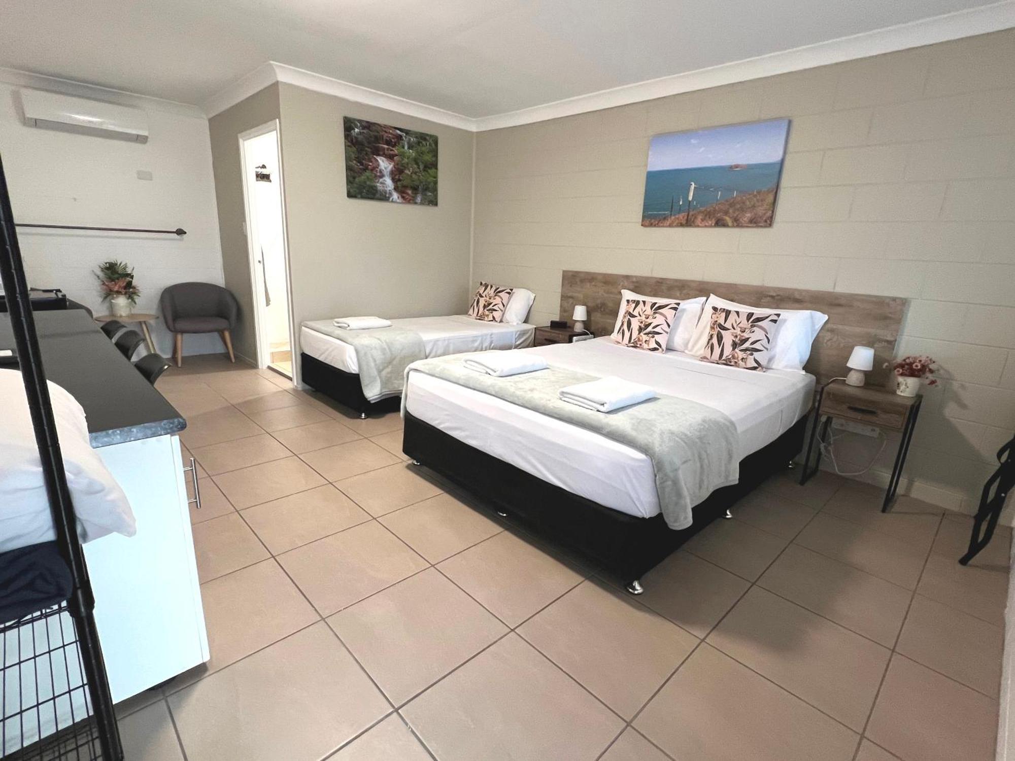 טאונסביל Spanish Lace Motor Inn מראה חיצוני תמונה