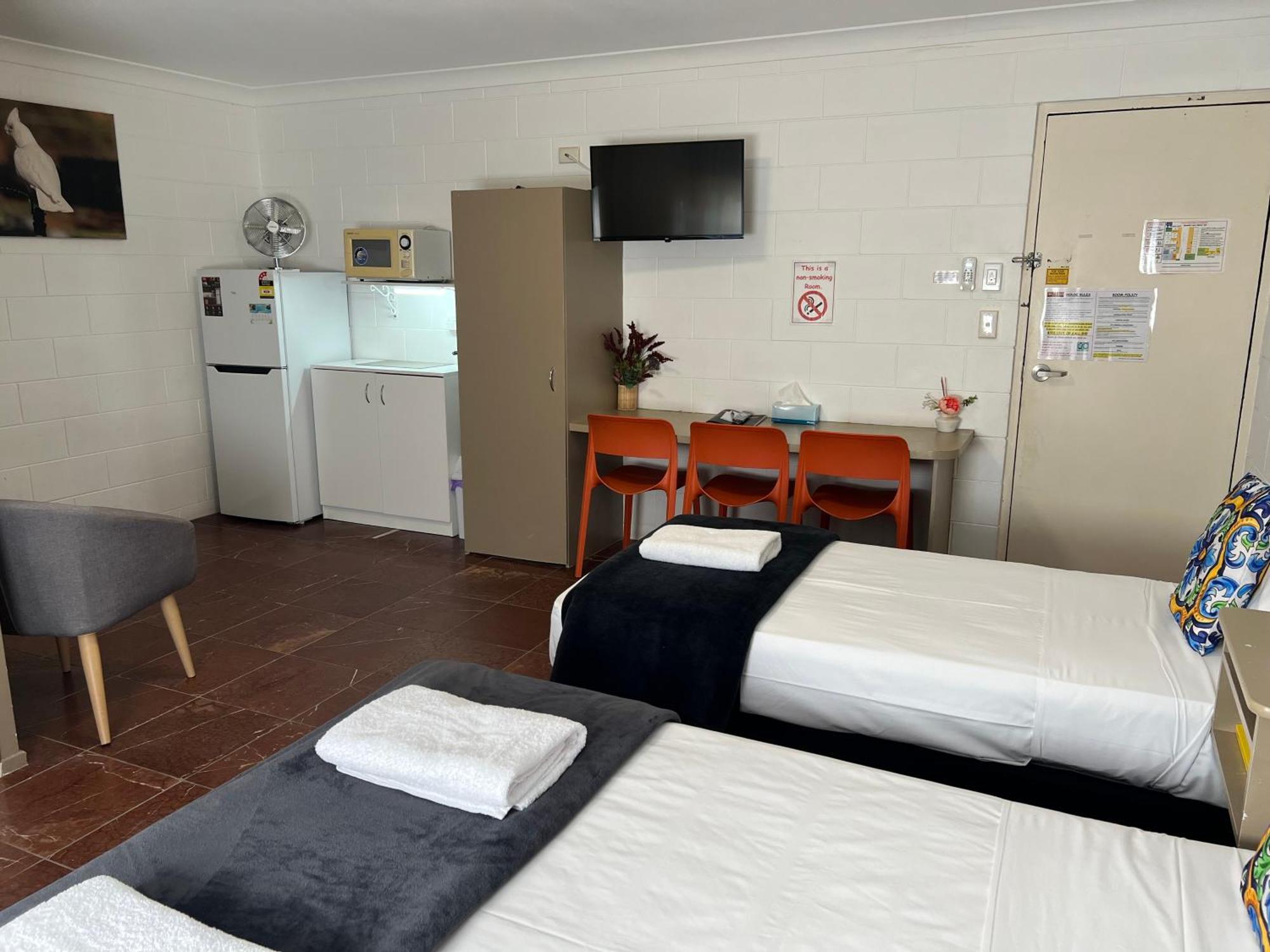 טאונסביל Spanish Lace Motor Inn מראה חיצוני תמונה