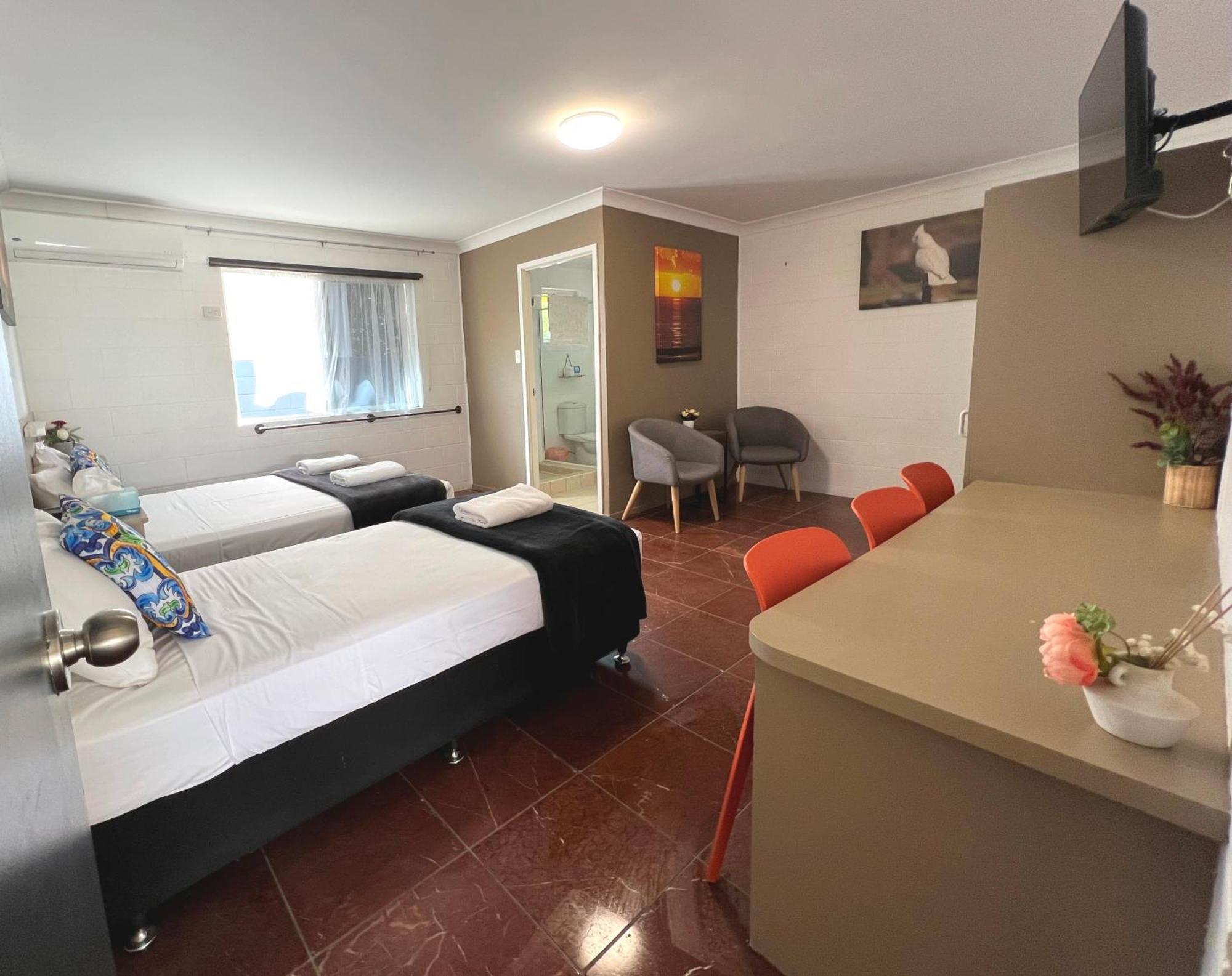 טאונסביל Spanish Lace Motor Inn מראה חיצוני תמונה